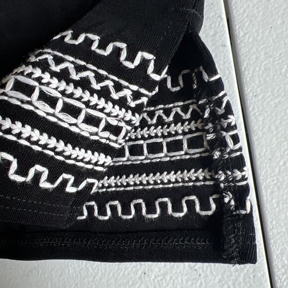 Chico's chicos Travelers sz 1 Medium Black White Embroidered Hem Top Tunic Rare - Picture 9 of 10